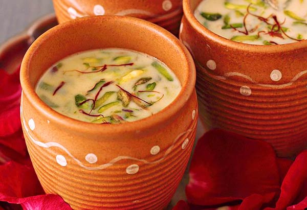 गर्मियों में बनाएं प्रोटीन से भरपूर ठंडाई