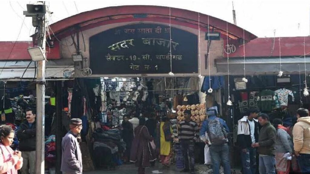 चंडीगढ़ में 7 बजे के बाद बाजार बंद: ब्लैकआउट, आतिशबाजी पर रोक, छात्र लौटे घर