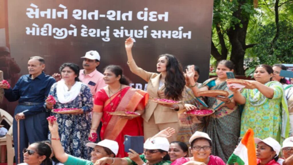 गर्व का क्षण: पीएम मोदी के रोड शो में शामिल हुआ कर्नल सोफिया कुरैशी का परिवार