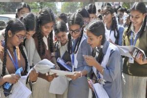 CBSE 10वीं रिजल्ट 2025: टॉपर्स की खुशी, दिल्ली और विदेशों का बेहतरीन प्रदर्शन