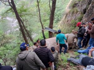 उत्तरकाशी हेलिकॉप्टर हादसा: 6 की मौत, घायल एम्स रेफर