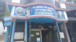 जानिए कांच से बने इस अद्भुत शनि मंदिर के बारे में सब कुछ