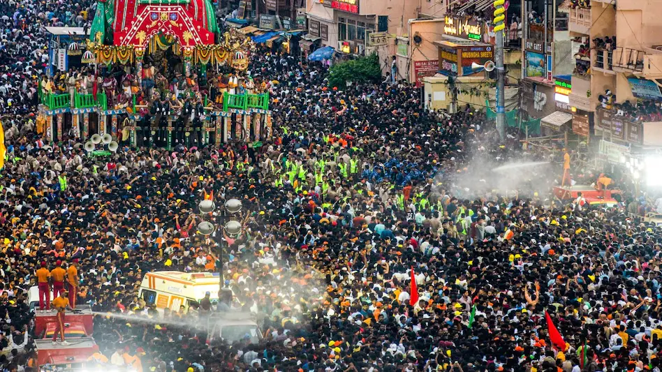 पुरी रथ यात्रा में भगवान बलभद्र का रथ अटका