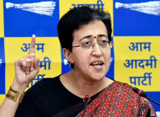 दिल्ली में AAP का BJP पर हमला: निजी स्कूल फीस बिल और झुग्गी तोड़फोड़ को लेकर बढ़ा सियासी तनाव
