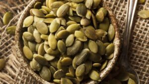 Pumpkin seeds खाने के कुछ ऐसे फायदे, जिन्हें जानकर आप भी रह जाएंगे हैरान
