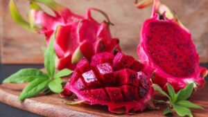 Dragon Fruit: जितना महंगा फल उतने ही फायदे, जानें इसके राज