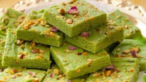 Krishna Janmashtami Bhog: लौकी की बर्फी बनाने की आसान विधि