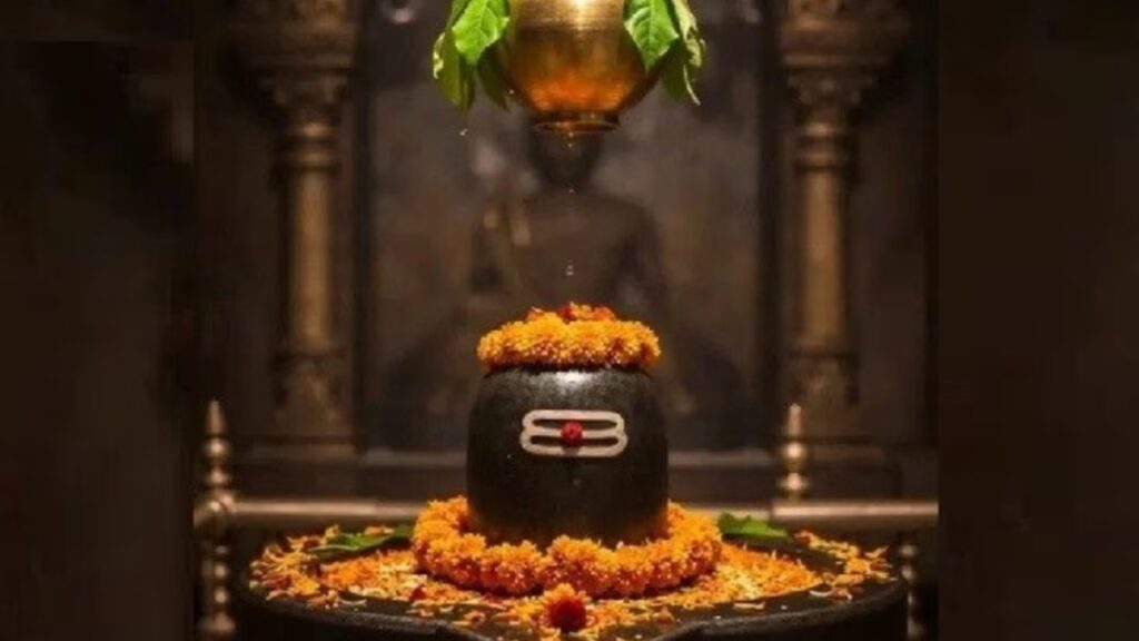 सावन के अंतिम सोमवार को शिव को अर्पित करें ये 7 चीजें