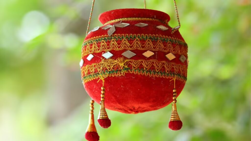 मटकी फोड़ परंपरा