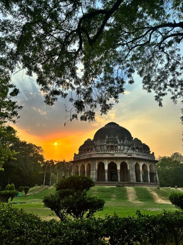 दिल्ली की Famous Places घूमने के लिए Monsoon Season में