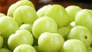 5 Side Effects Of Overeating Amla: आंवला ज़्यादा खाने से हो सकते हैं ये नुकसान