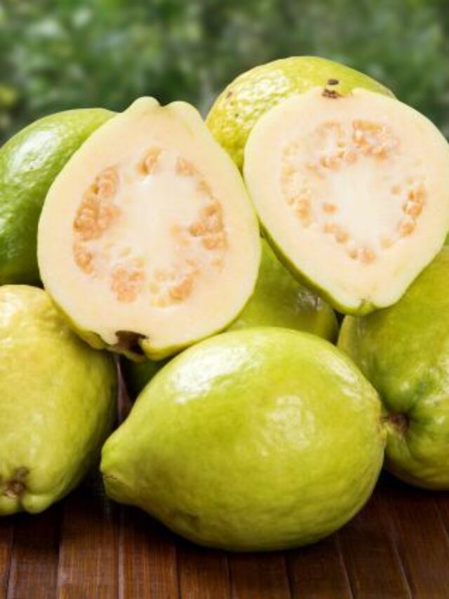 White Guava vs Red Guava: Discover Which one is Healthier choice?