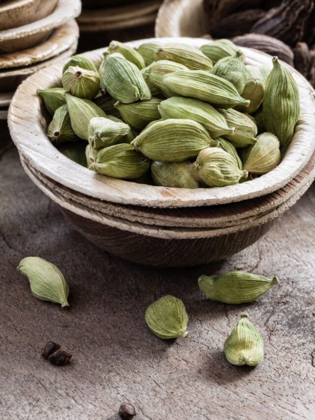 What Happens When You Chew Cardamom After Meals? 7 Powerful Health Benefits of Elaichi
