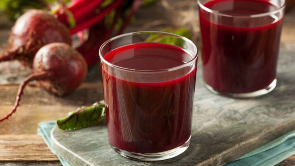 6 Amazing Health Benefits of Drinking Beetroot Juice
