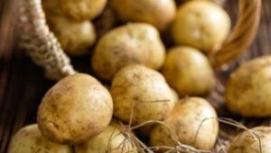 5 Benefits of Applying Potato Juice on Dark Spots