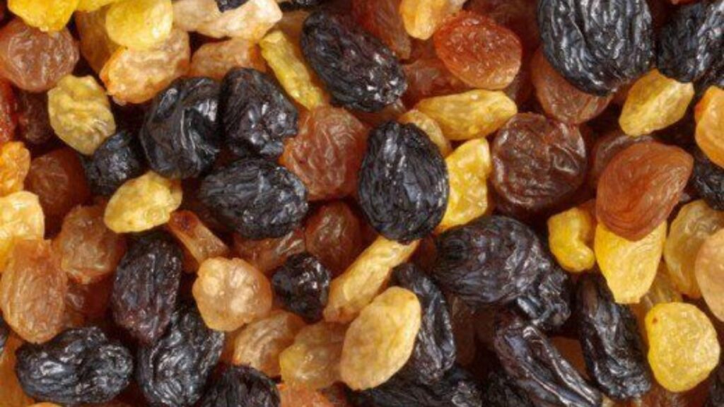 7 Amazing Health Benefits of Raisins